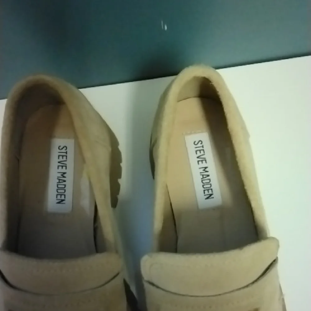 Shoes - Picture 7 of 9